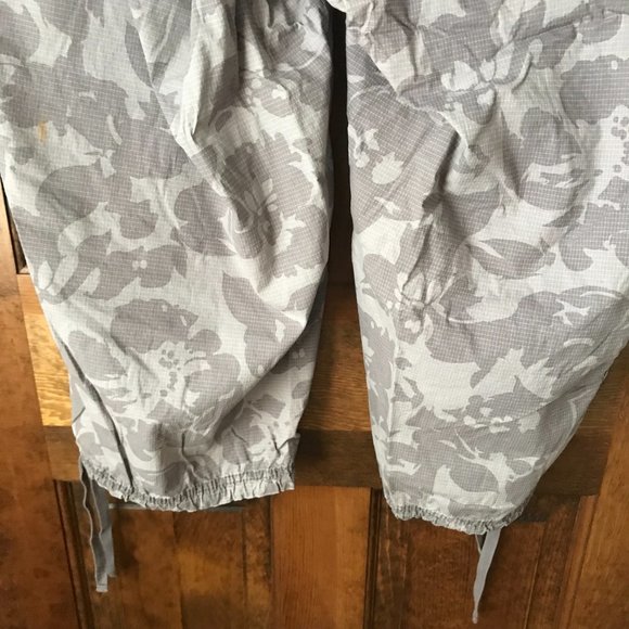 Calvin Klein Jeans Gray Camo Cropped Pants w/Drawstring Waist/Legs Size 20W - Picture 15 of 16